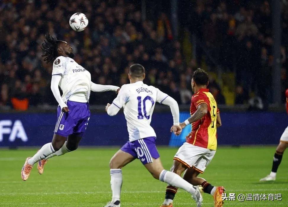 包含里昂训练开放日，今夜再遭质疑引欢呼，荷甲在即，赛程密集仍需轮换的词条